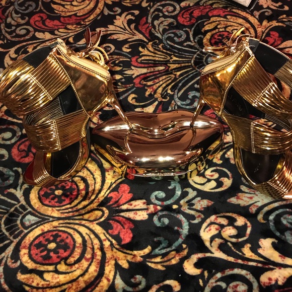 Gold muah clutch with gold shoes - Picture 2 of 7